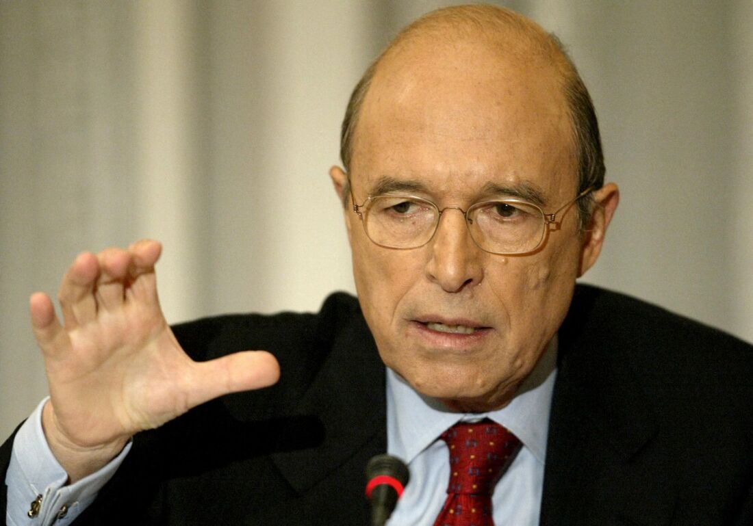 Ex-primeiro-ministro grego Costas Simitis