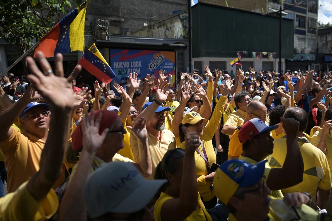 Protesto convocado pela oposição às vésperas da posse presidencial em Caracas