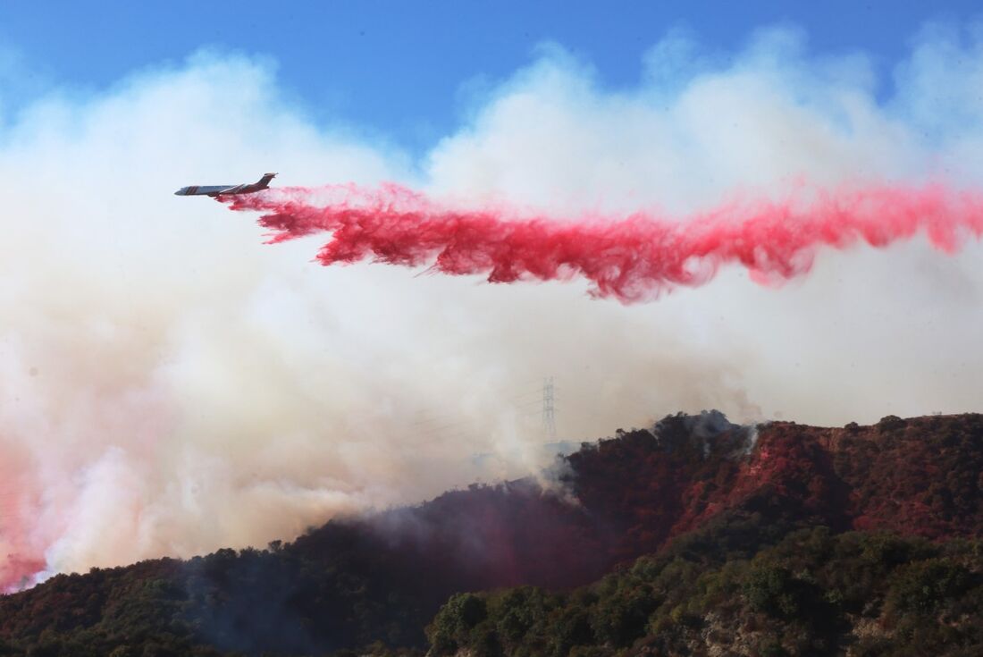 O pó rosa é amplamente usado para apagar incêndios no mundo