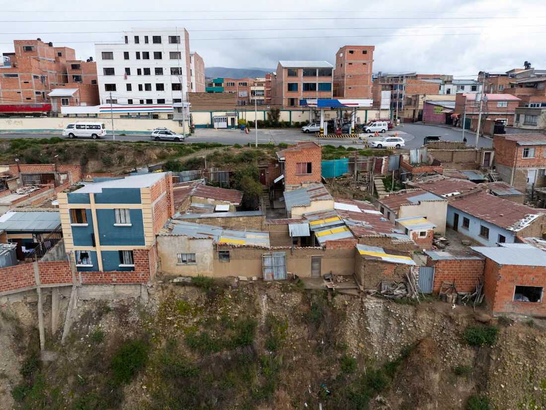 Deslizamento de terra no bairro Irpavi II em La Paz em 7 de janeiro de 2025.