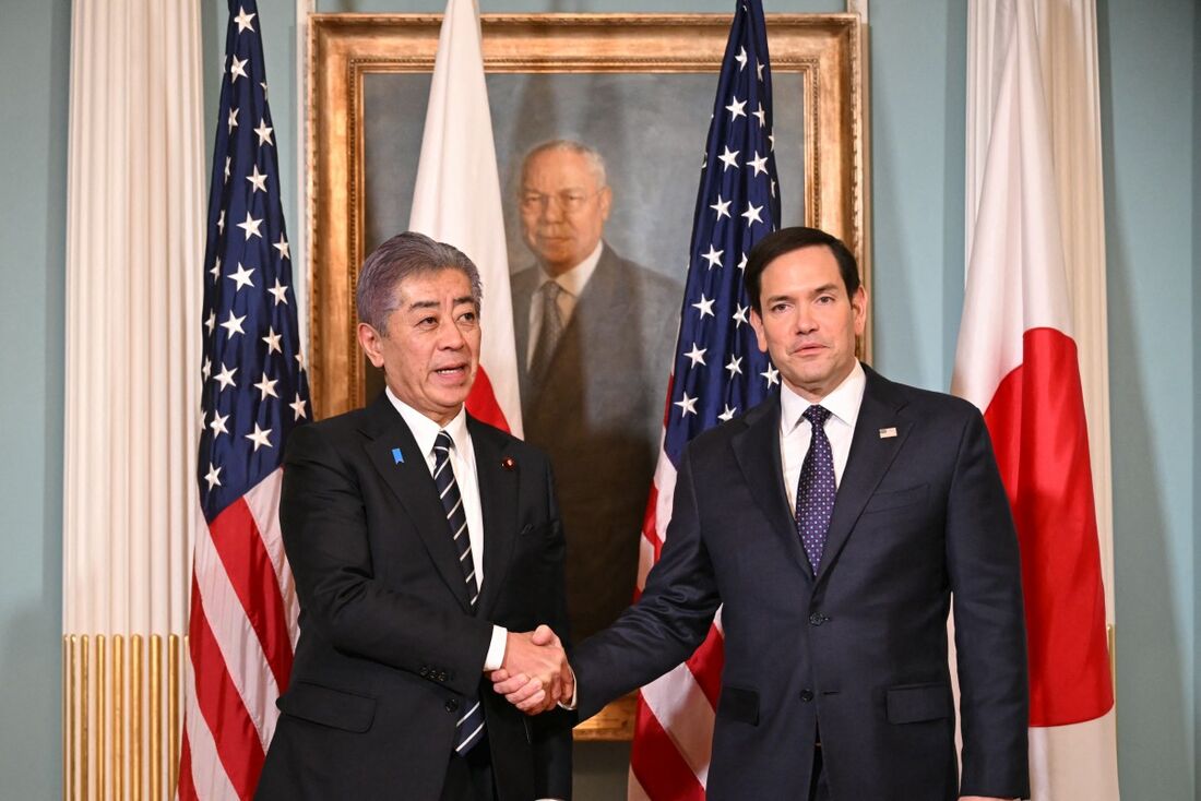 O secretário de Estado dos EUA, Marco Rubio, reúne-se com o ministro das Relações Exteriores do Japão, Iwaya Takeshi, no Departamento de Estado em Washington, DC, em 21 de janeiro de 2025