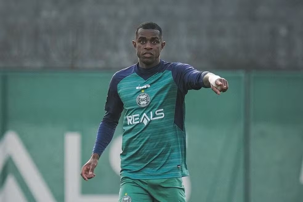 Marcelo Benevenuto, alvo do Sport, durante treino do Coritiba