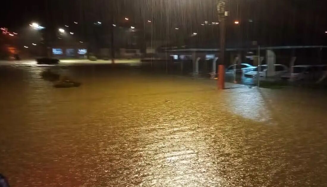 Chuvas em Santa Catarina - maior volume de chuva registrado até esta tarde em todo o território catarinense ocorreu em Tijucas, na Grande Florianópolis: 280 milímetros