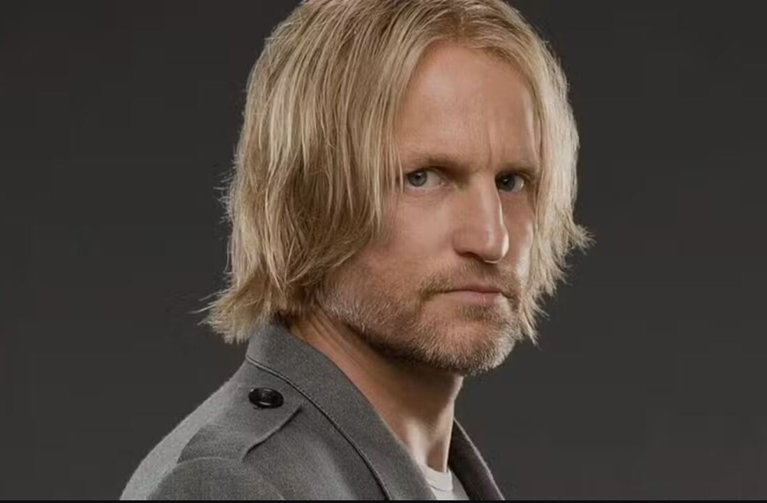 Desta vez, a trama nos leva 24 anos antes dos eventos do primeiro livro da série, mergulhando na história de Haymitch Abernathy, mentor de Katniss Everdeen na trilogia original 