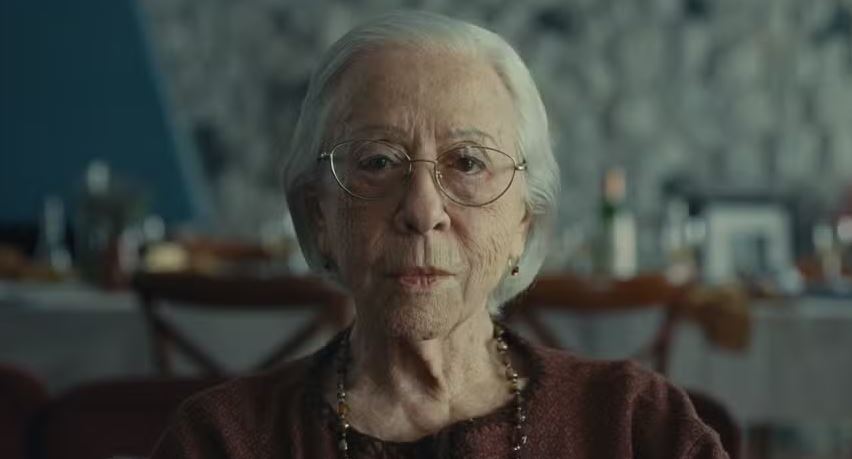 Fernanda Montenegro em cena de "Ainda Estou Aqui", de Walter Salles 