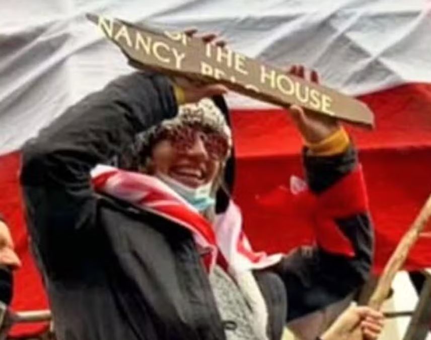 Emily Hernandez na invasão do Capitólio em 6 de janeiro de 2021