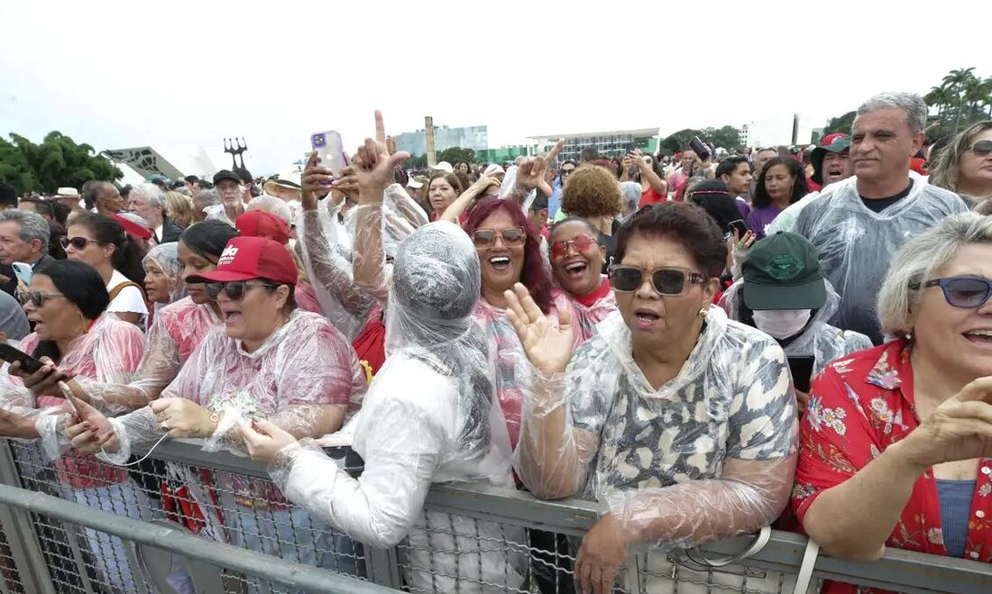 Manifestantes pró ato democrático compareceram em Brasília