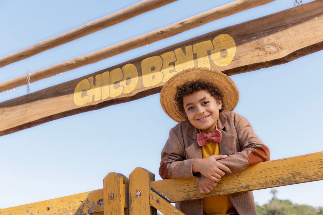 O ator mirim Isaac Amendoim interpreta Chico Bento, personagem de Maurício de Sousa