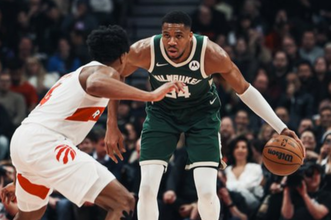 Giannis em ação contra o Raptors