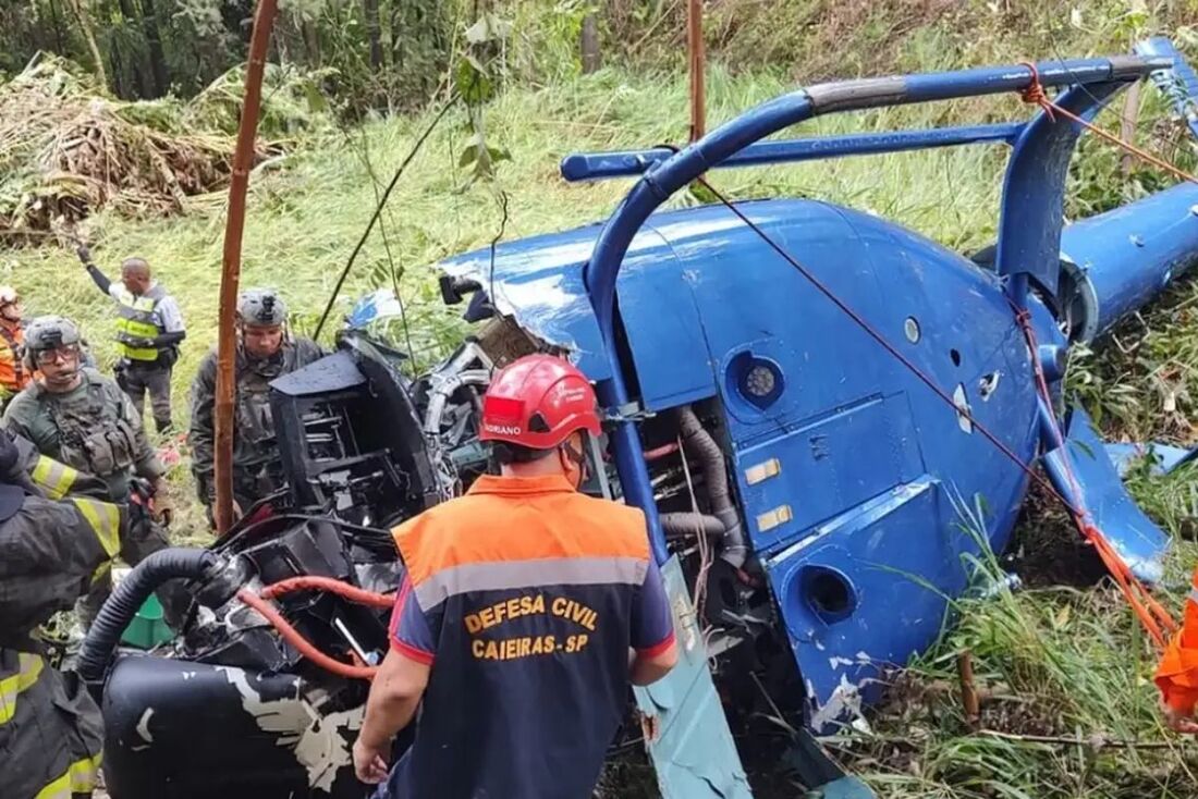 A queda do helicóptero na noite de quinta-feira (16), em Caieiras, na região metropolitana de São Paulo,