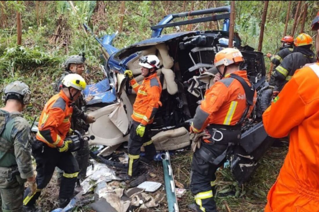 De acordo com informações do Comando de Aviação da Polícia Militar, obtidas por meio do Corpo de Bombeiros, o helicóptero caiu no Morro do Tico-Tico, nas proximidades do Conjunto Habitacional Nosso Teto