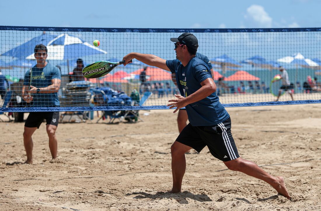 Beach tennis é uma das modalidades dos 'esportes de praia'