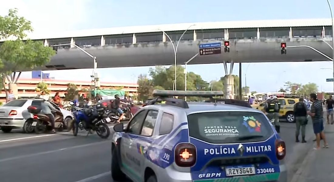 Sinistro aconteceu em frente a uma locadora de veículos e ao Aeroporto do Recife