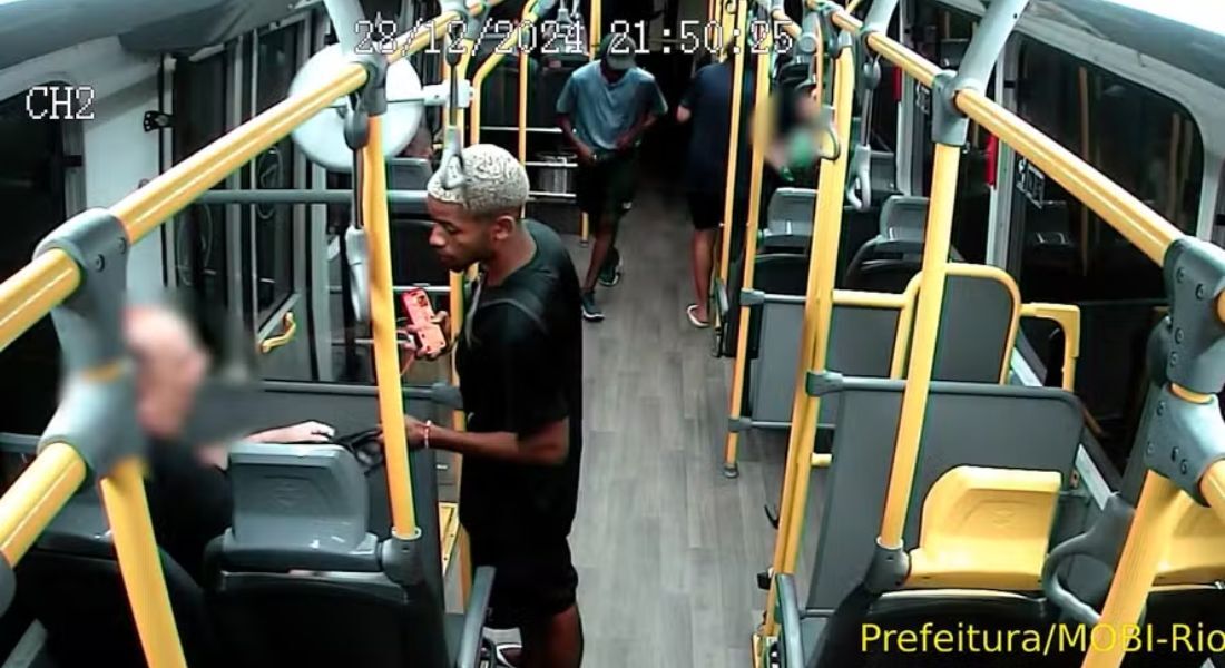 Assalto em BRT no Rio