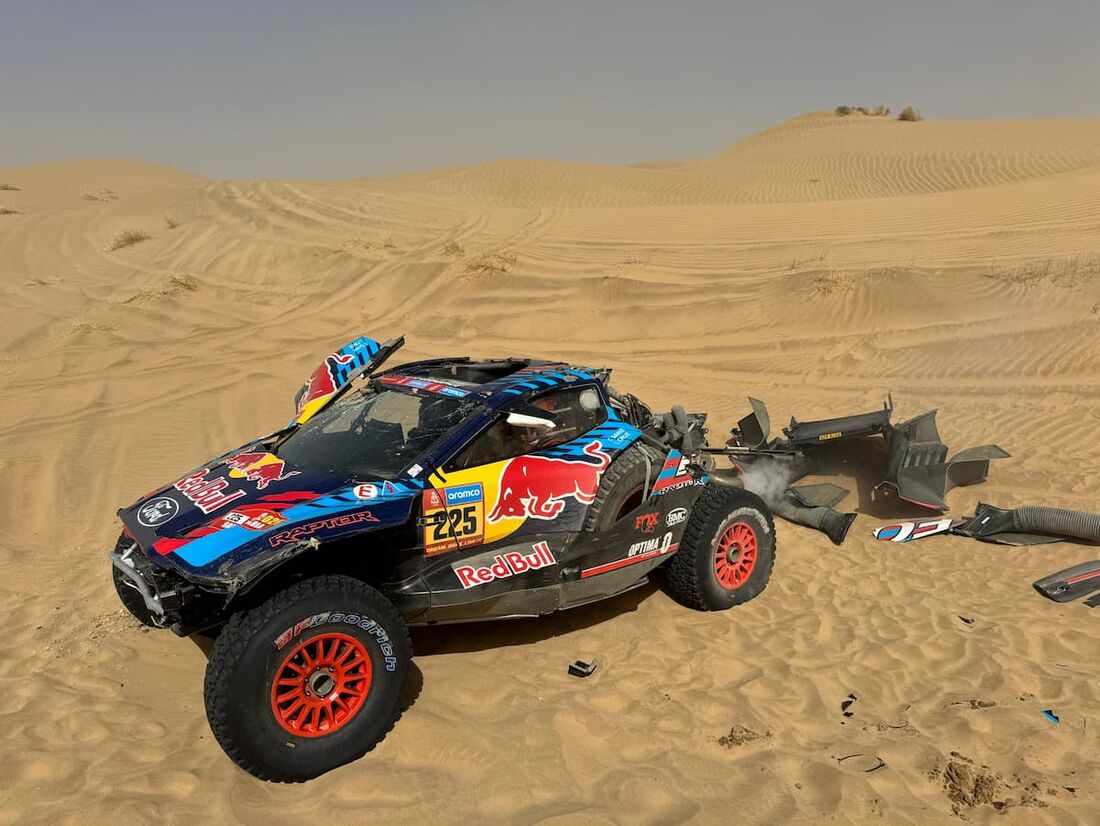 Carro de Carlos Sainz na disputa do Rally Dakar 2025 