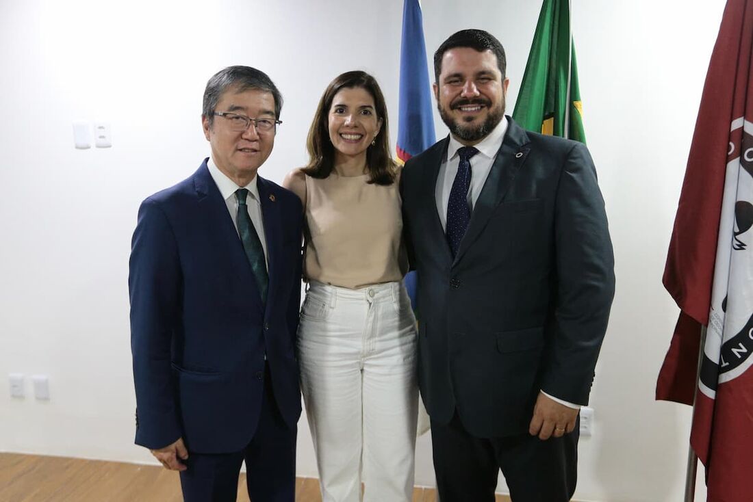 Cláudio Yukio Miyake, presidente do Conselho Federal de Odontologia, Eduardo Vasconcelos, presidente do Conselho Regional de Odontologia de Pernambuco (CRO-PE) e a secretária de saúde do Recife, Luciana Albuquerque