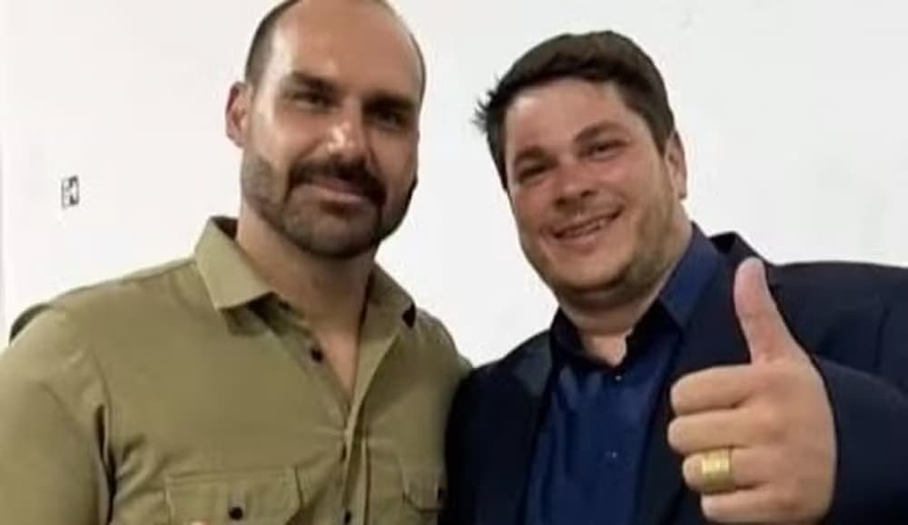 Osvaldo Cabal junto ao deputado federal Eduardo Bolsonaro 