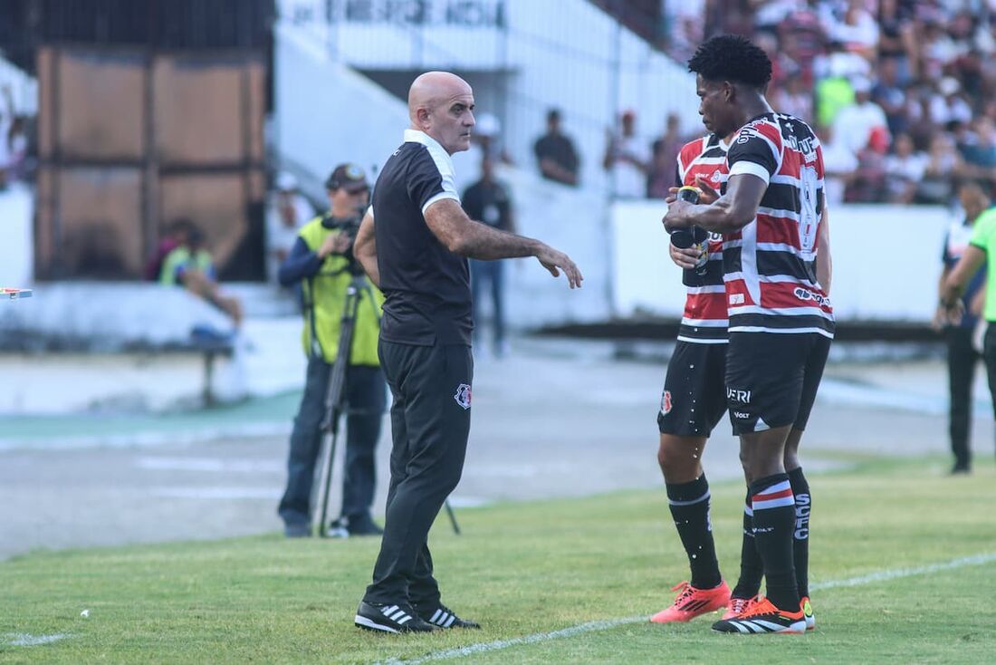 Itamar Schülle comemora semana cheia de trabalho antes de clássico contra o Náutico 