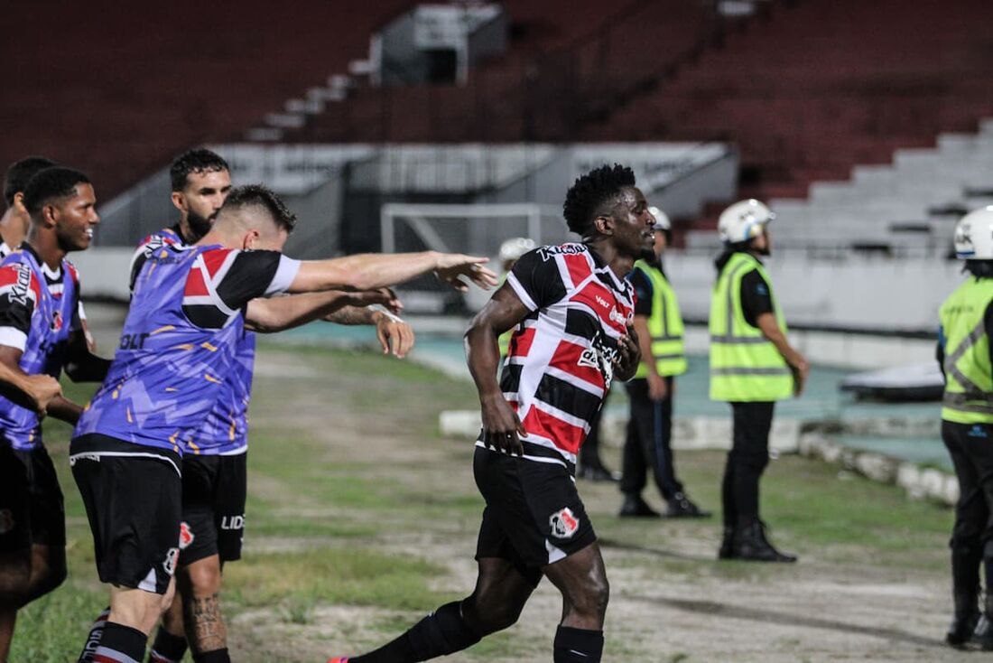 Santa Cruz venceu o Retrô com golaço marcado por Israel 