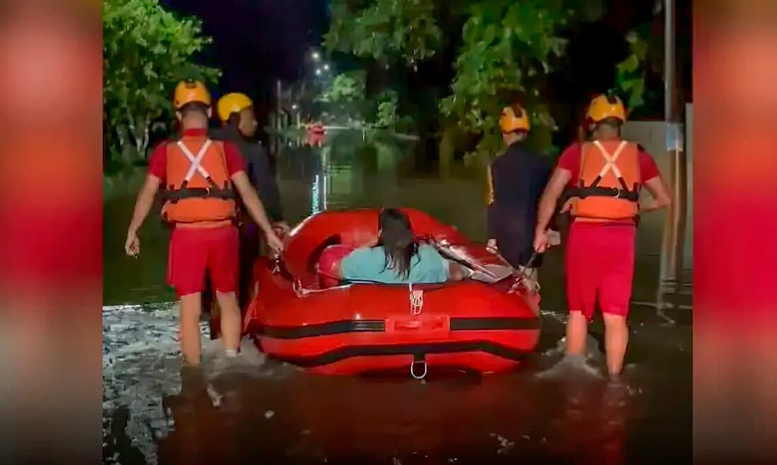  Após tempestades nesta madrugada, 250 pessoas ficaram desabrigadas.