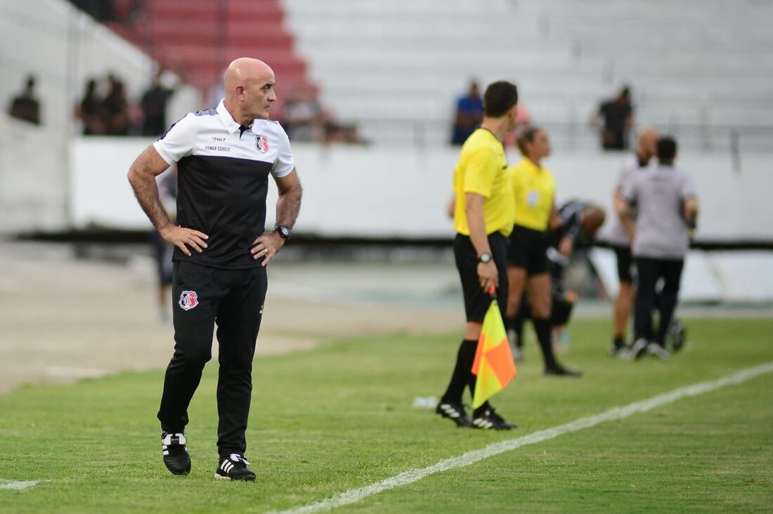 Itamar Schülle, técnico do Santa Cruz