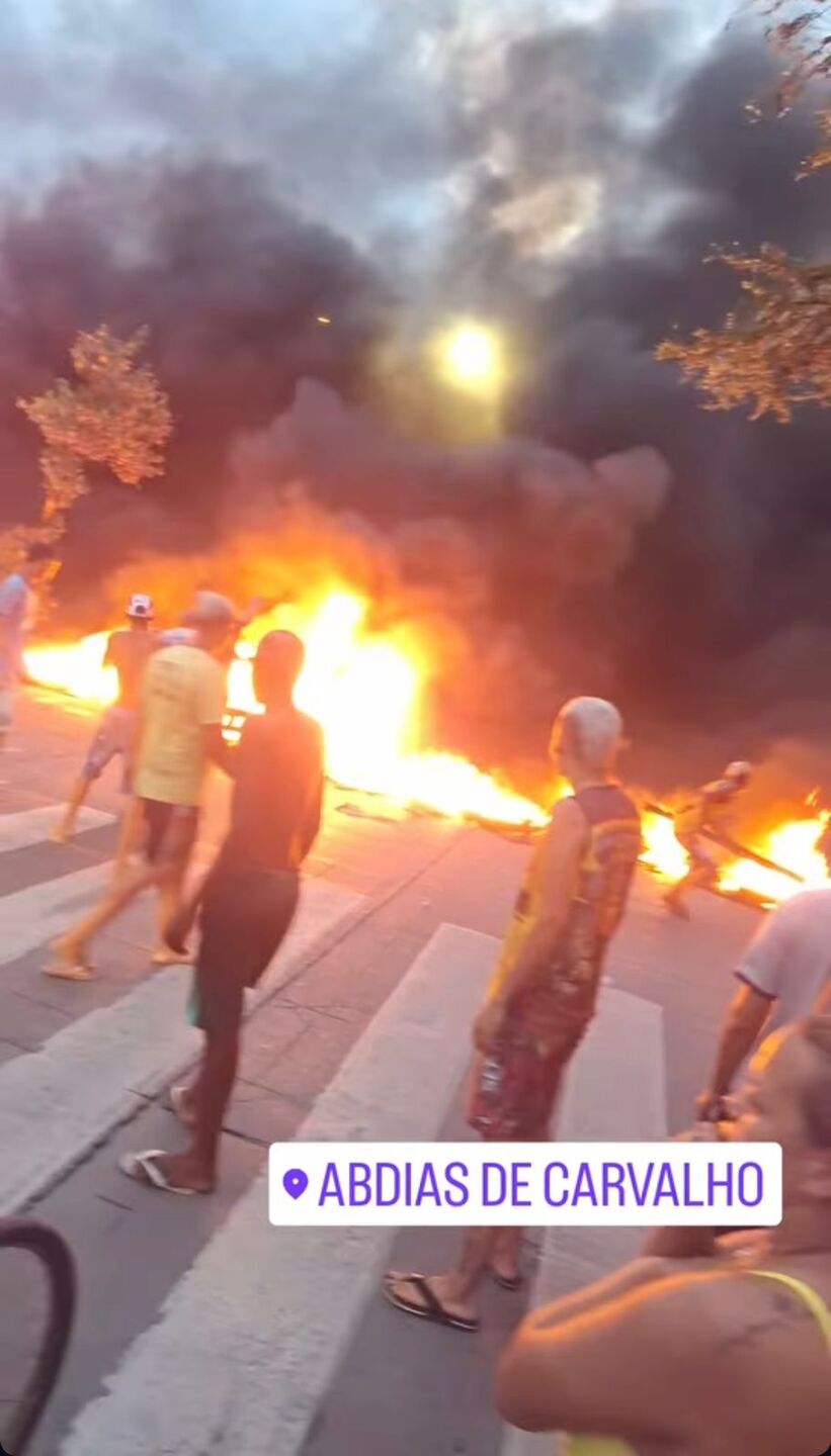 Manifestantes fazem protesto na Abdias de Carvalho e trânsito é bloqueado 