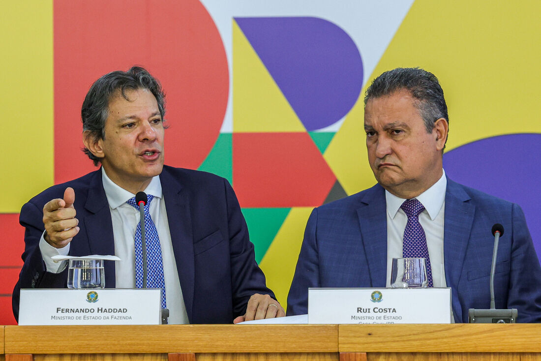 Fernando Haddad, ministro da Fazenda, e Rui Costa, ministro da Casa Civil