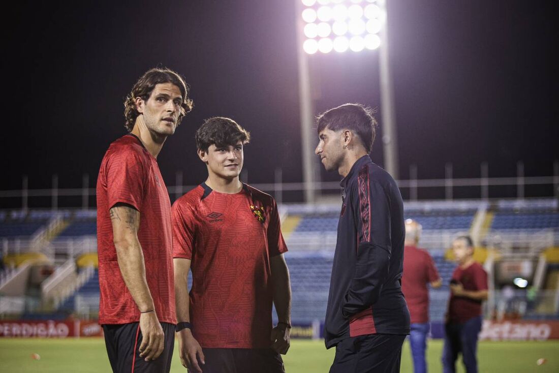 Jogadores do Sport antes da bola rolar contra o Ferroviário