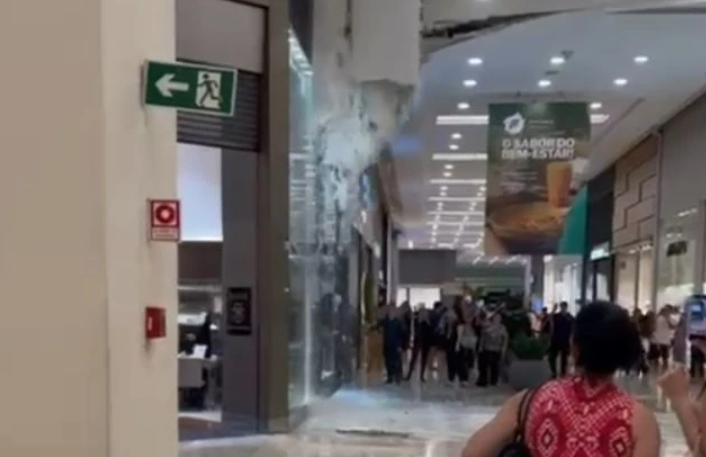 Segundo o Corpo de Bombeiros, ninguém se feriu com o desabamento de parte do teto do Shopping Center Norte, na Vila Guilherme