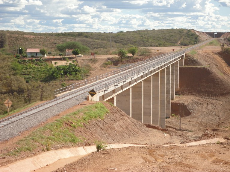 O Plano Nacional Feroviário prevê a implantação de uma ligação férrea entre a Transnordestina cearense (foto) e a Ferrovia Norte-Sul. Foto: Divulgação