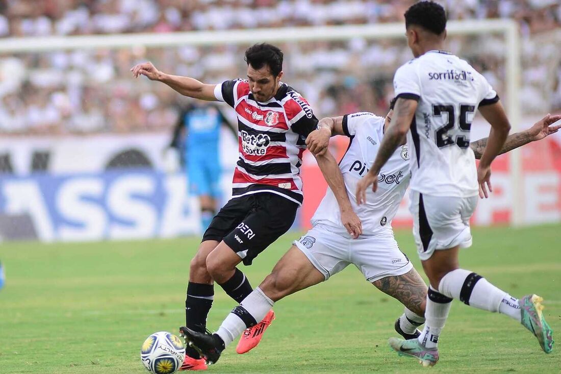 Jogo entre Santa Cruz X Treze, pela pré-Copa do Nordeste, no Estádio do Arruda, em Recife