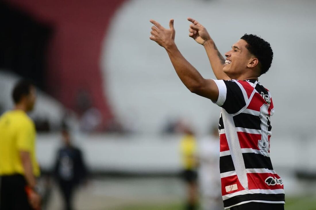 Thiaguinho, jogador do Santa Cruz