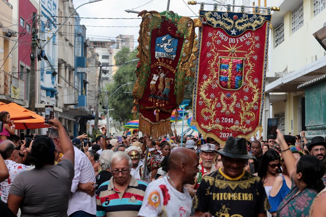 Primeiro Arrastão do Frevo de 2025 celebrou o aniversário do Clube Vassourinhas do Recife