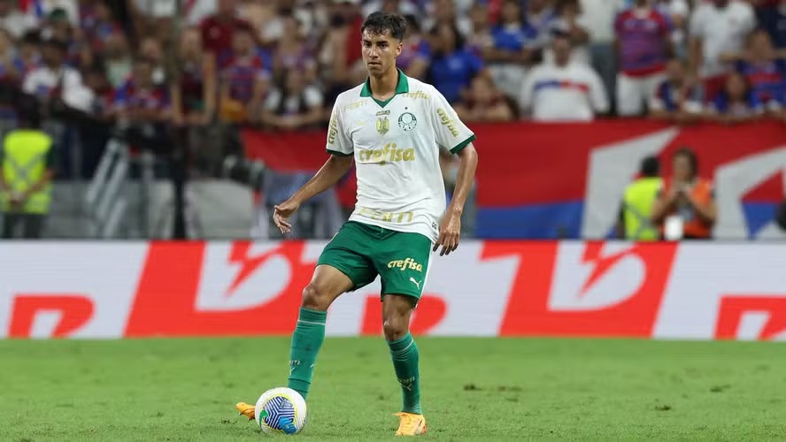 Vitor Reis está perto de deixar o Palmeiras 