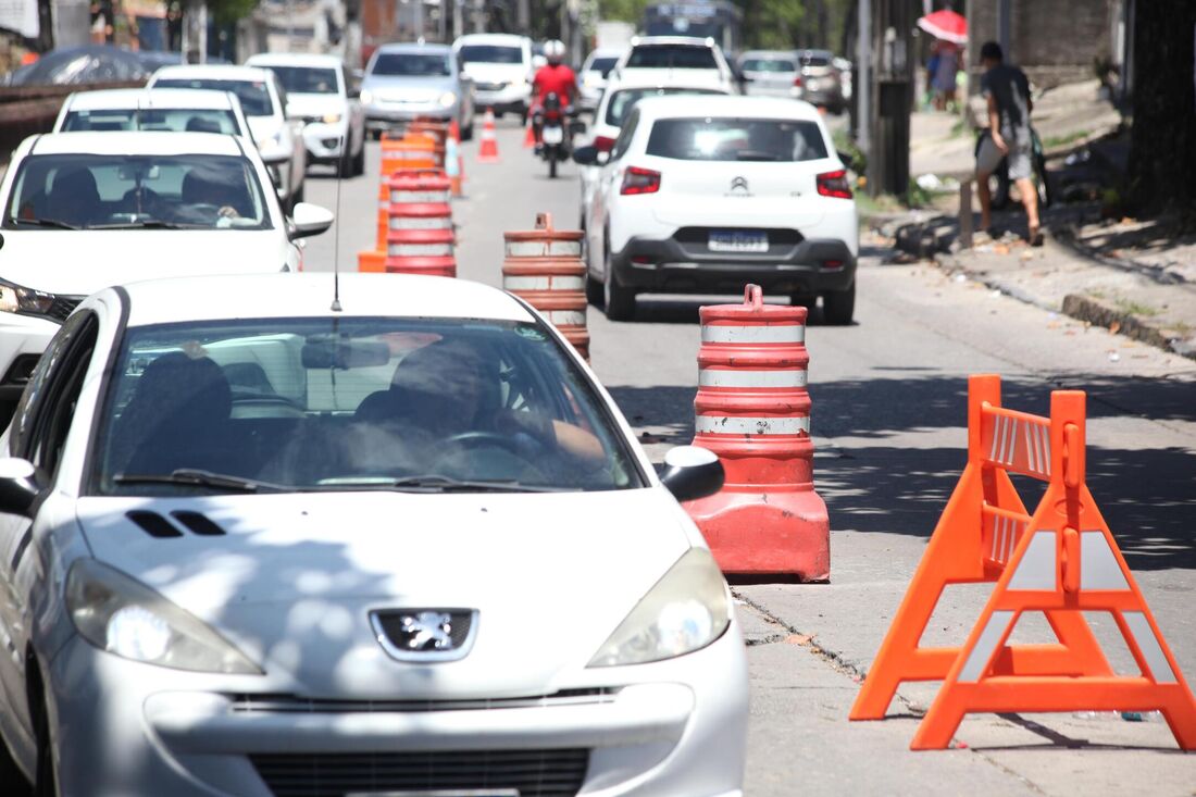 Trânsito intenso na avenida Norte por causa de interdição 