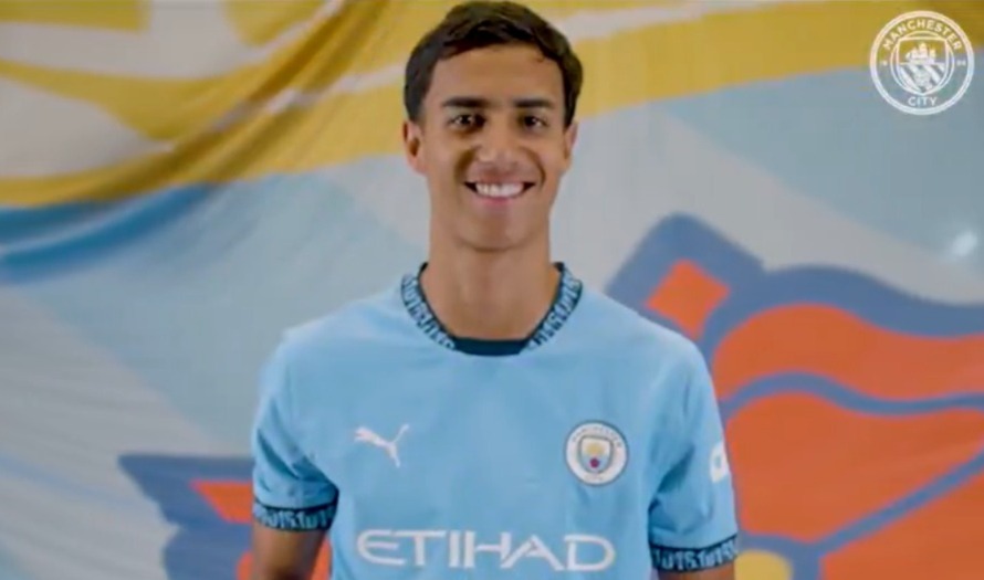 Vitor Reis é o novo jogador do Manchester City