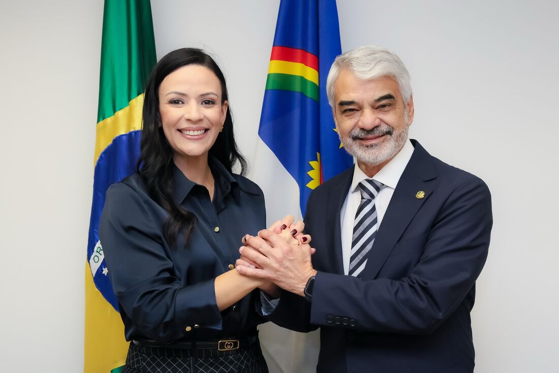 A prefeita de Serra Talhada, Márcia Conrado, foi uma das gestoras recebidas pelo senador Humberto Costa