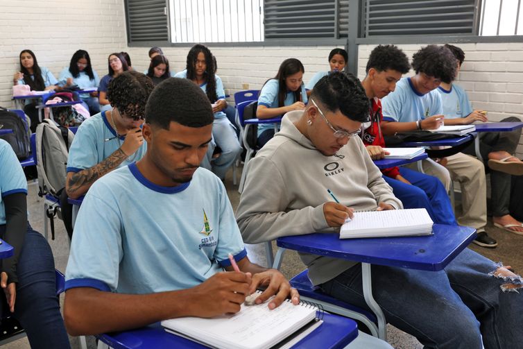 Alunos da escola CED619 de Samambaia. 