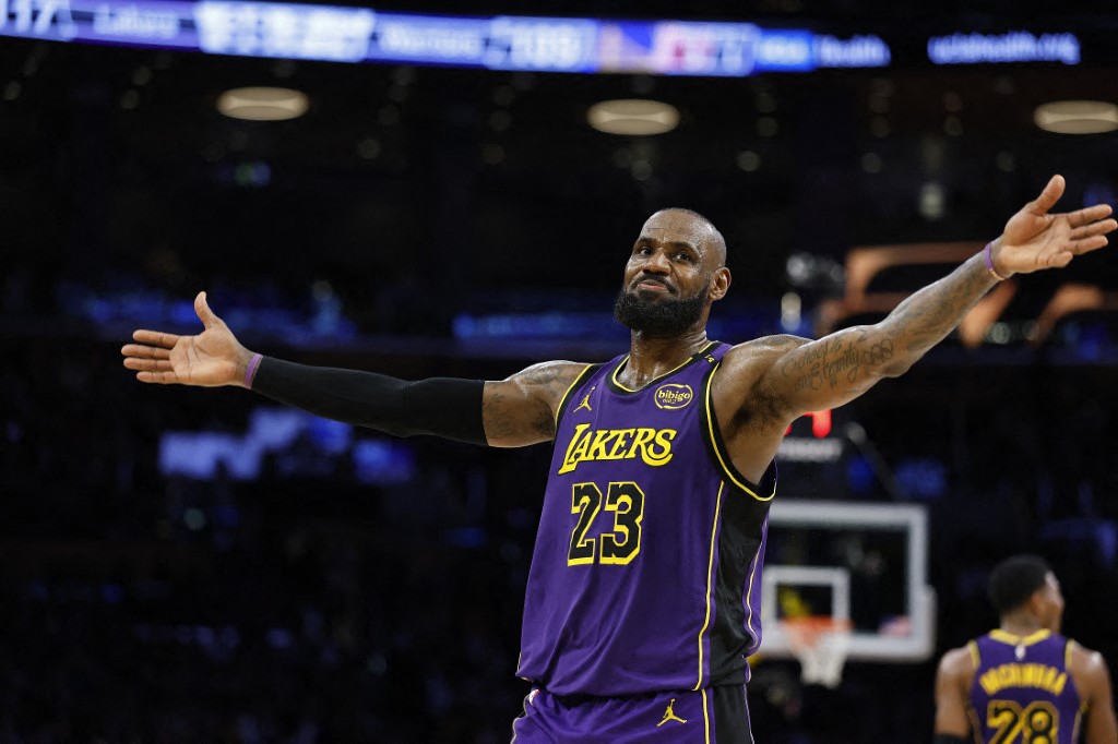 LeBron James comemora marca inédita na NBA