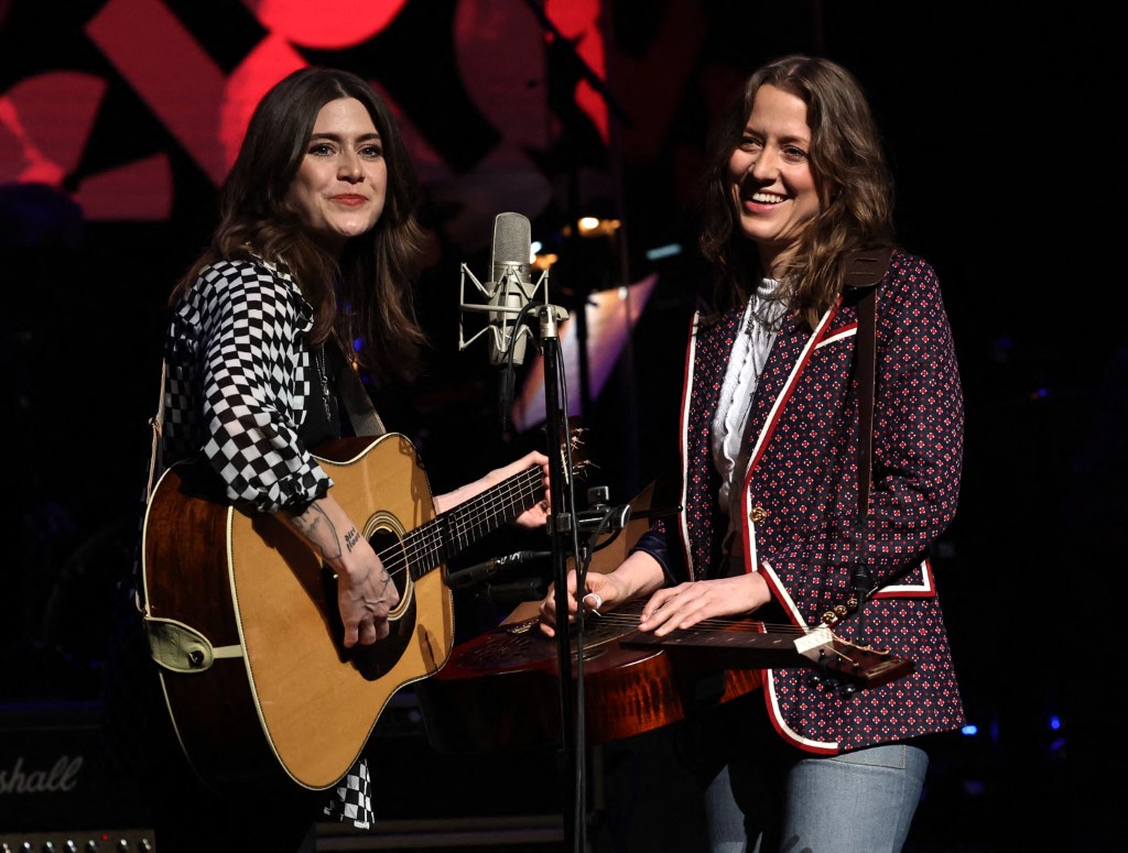 Rebecca Lovell e Megan Lovell, do duo Larkin Poe