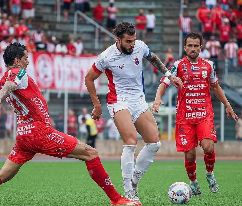 Santa Cruz oficializou a chegada do atacante Eduardo Tanque