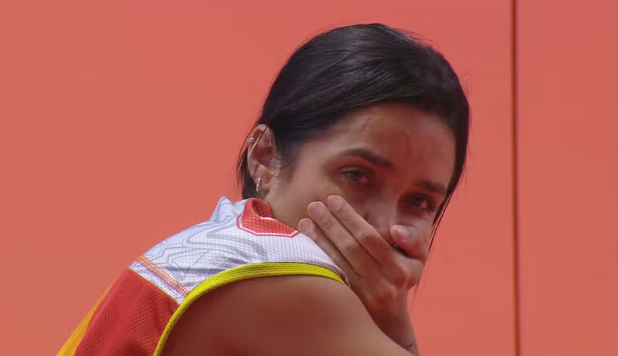 A sister Eva foi a última a deixar a Prova de resistência, ganhando a liderança do BBB 25