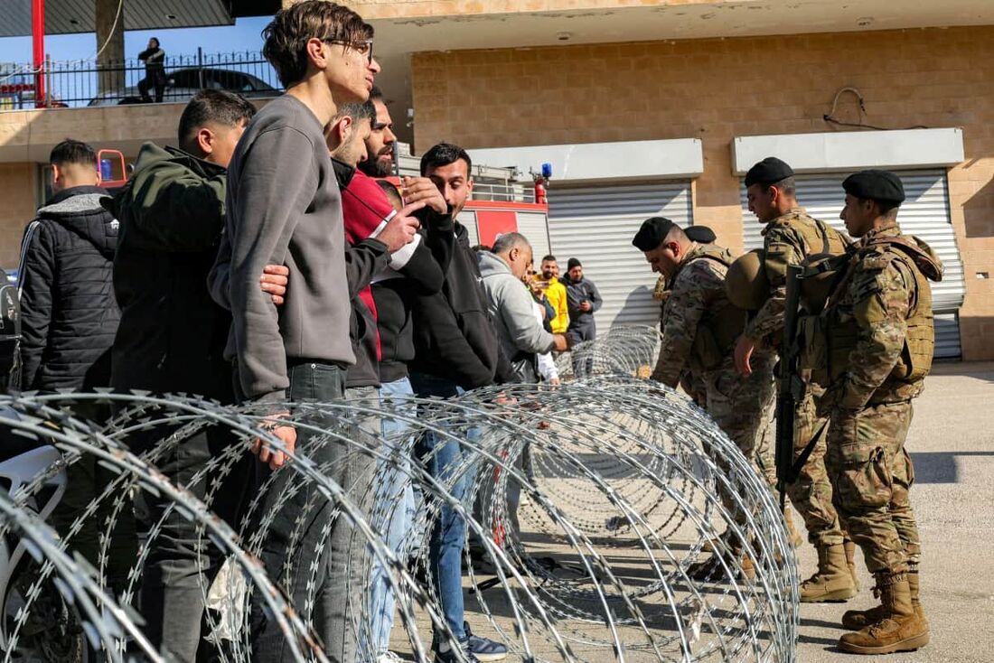 Israel se retira, mas mantém cinco posições 'temporariamente' do sul do Líbano