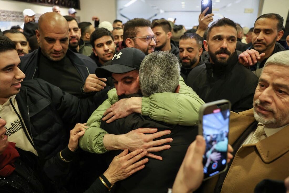 Um ex-prisioneiro palestino libertado como parte da sétima troca de reféns-prisioneiros