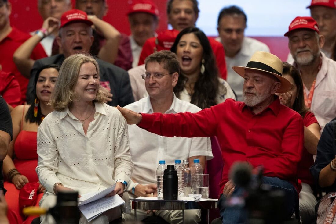 Gleisi Hoffmann junto ao presidente Luiz Inácio Lula da Silva