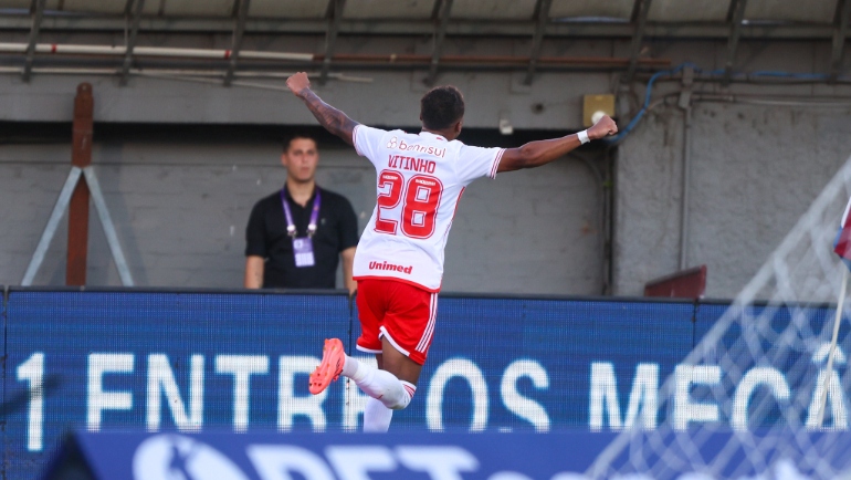Internacional vence o Caxias pela ida da semifinal do Gauchão com brilho de Vitinho