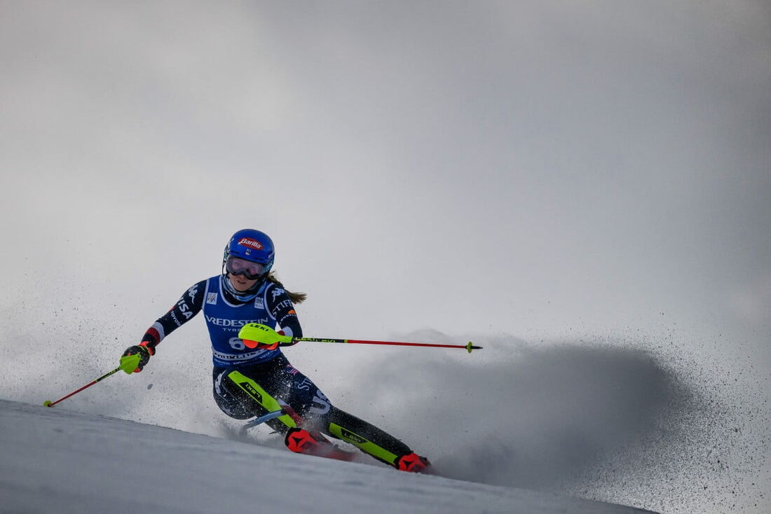 Mikaela Shiffrin na primeira corrida do Slalom feminino do Esqui Alpino da FIS