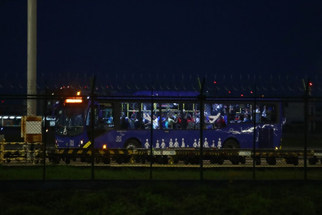 Chegada dos brasileiros deportados