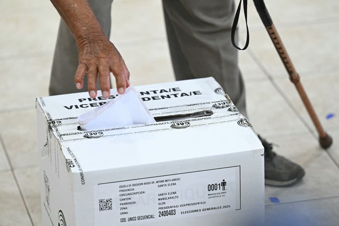 Equador escolhe novo presidente neste domingo (9)