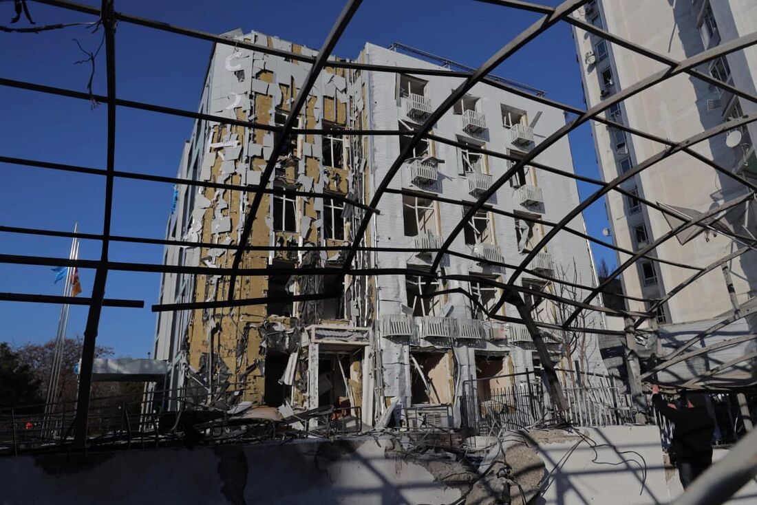 Hospital danificado após um ataque de drone russo em Odesa, na Ucrânia.